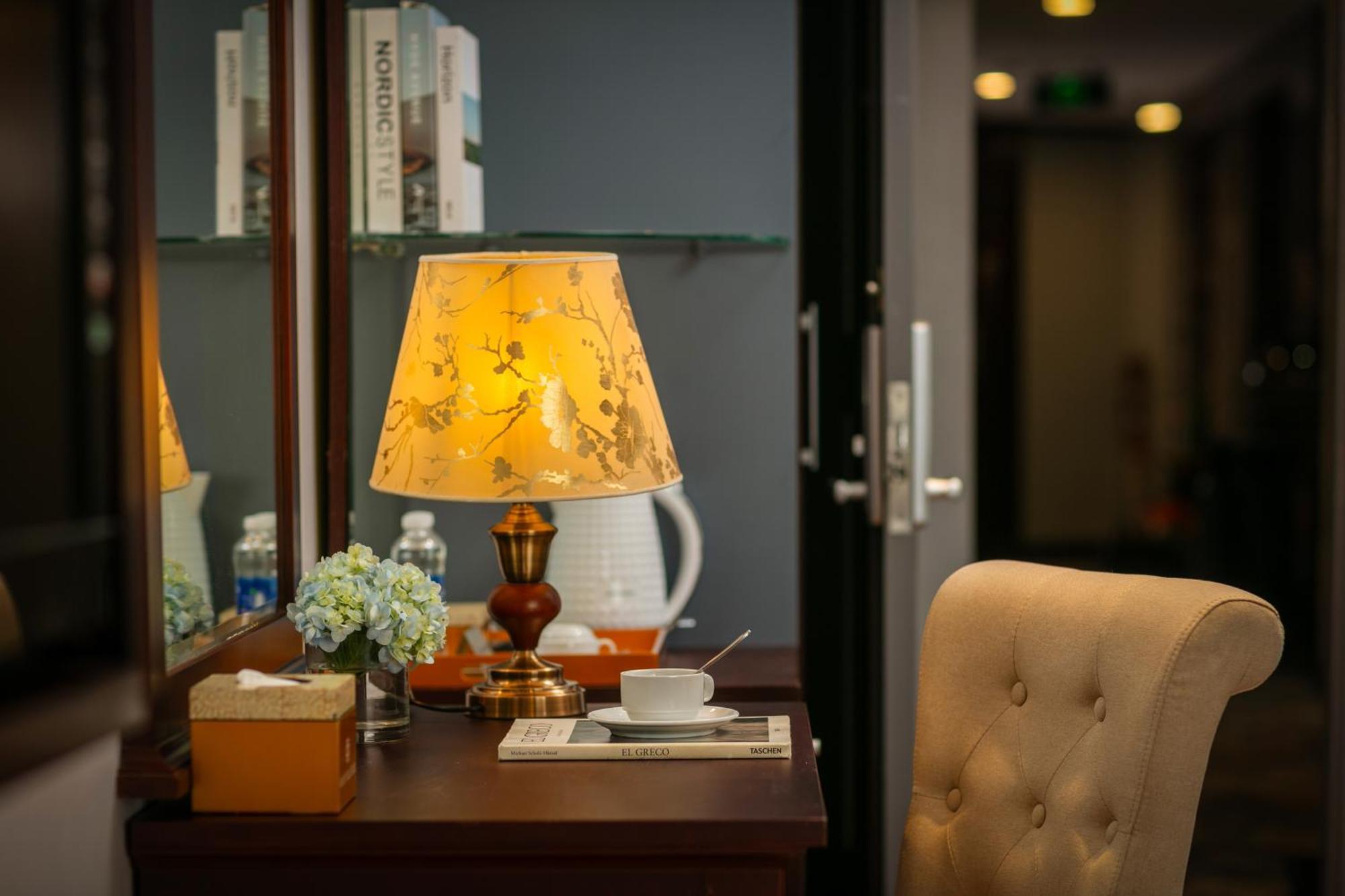 May De Ville Corner Hotel Hanoi Exterior photo